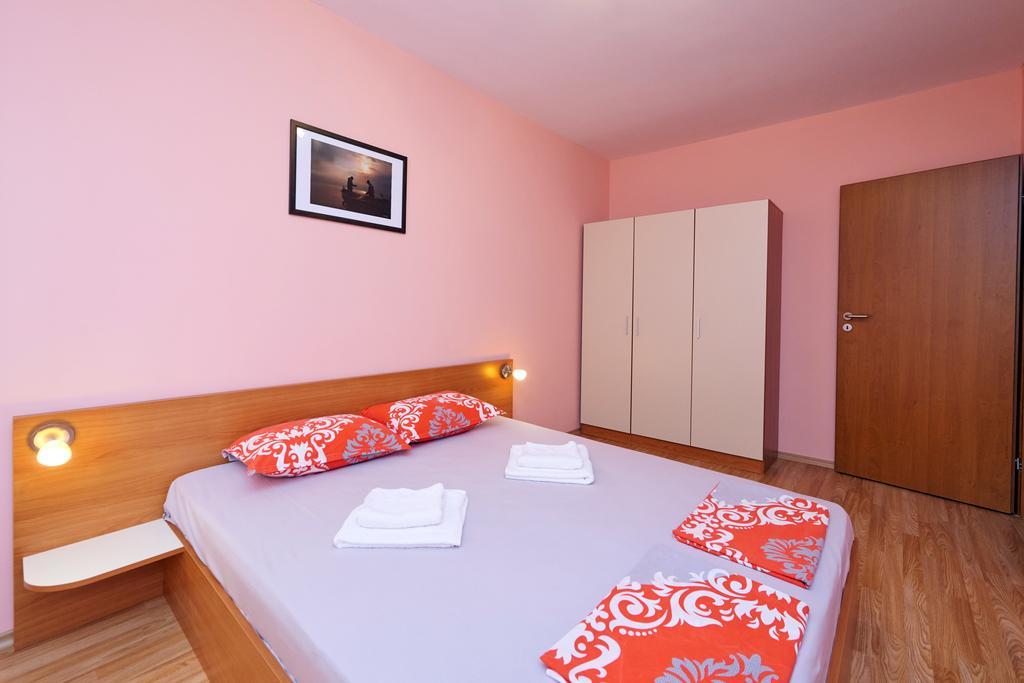 Apartments Dimitrovi Pomorie Eksteriør bilde