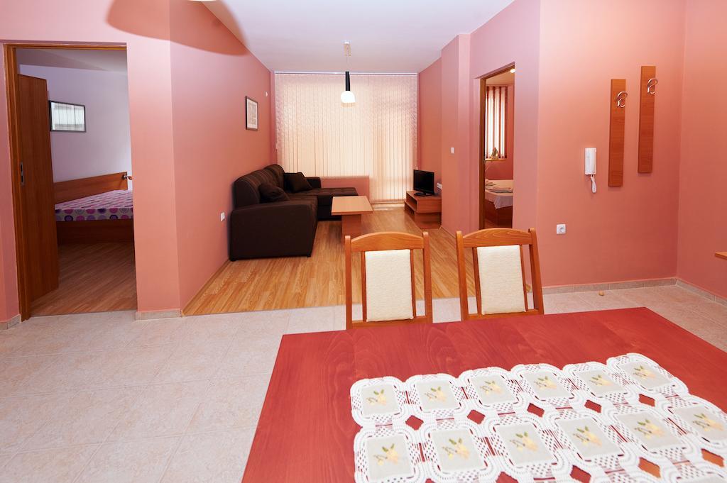 Apartments Dimitrovi Pomorie Rom bilde